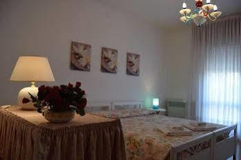 Casa Vacanza E Per Lavoro Elena E Carla Spinea Dış mekan fotoğraf